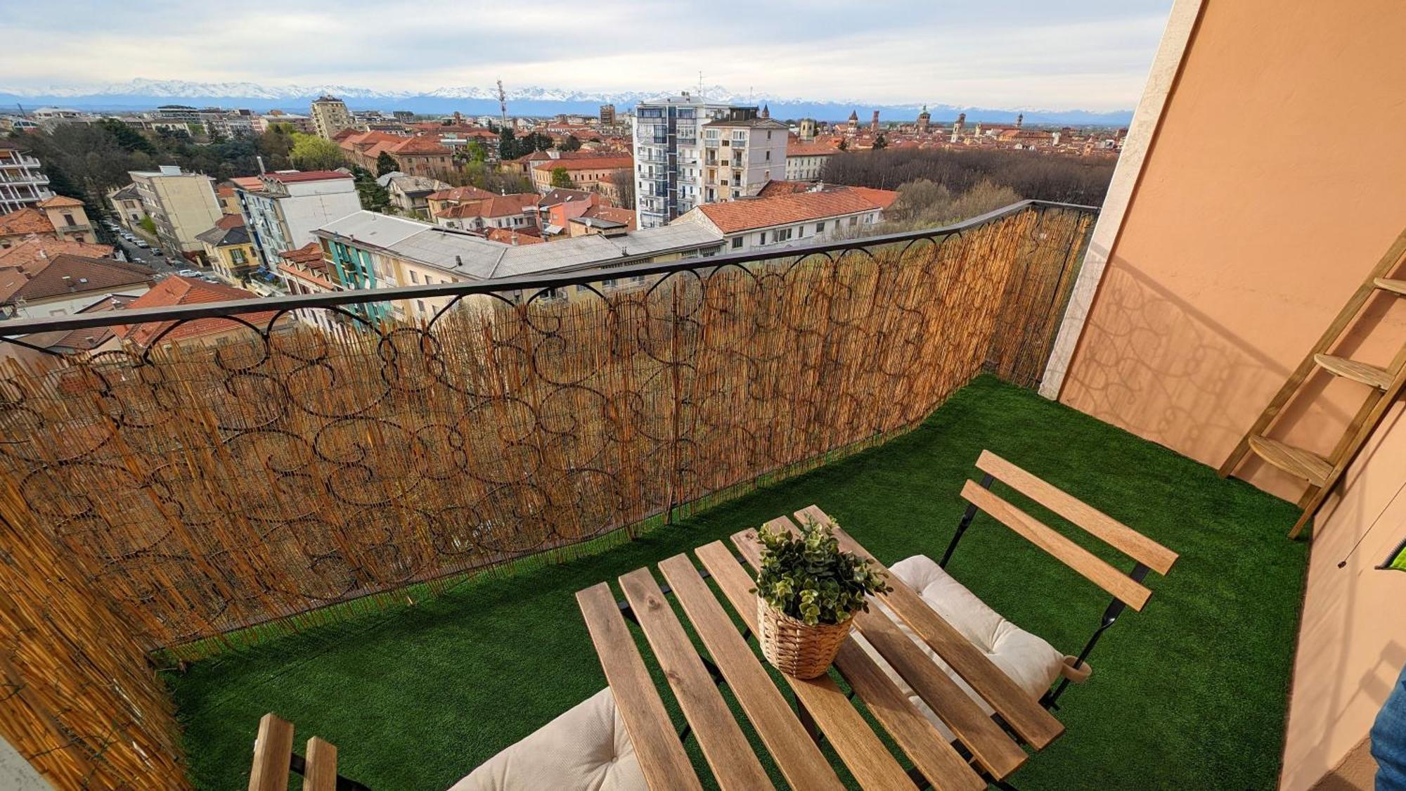 La Terrazza Del Re Apartment Верчели Екстериор снимка