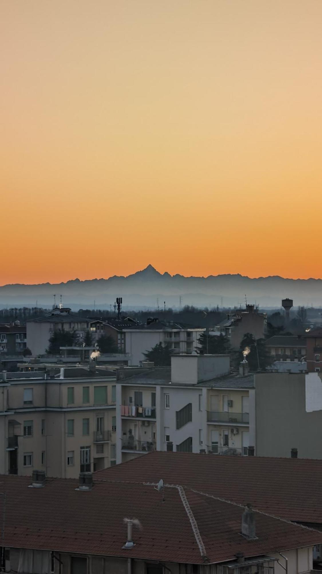 La Terrazza Del Re Apartment Верчели Екстериор снимка